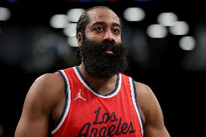 米兰体育APP-哈登今天贡献6抢断2盖帽 上个做到的快船球员是22年乔治