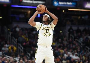 中规中矩！特纳10中6&amp;三分7中3拿到15分9板2助2帽&amp;抢3前场板