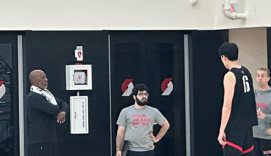 比卢普斯一对一指导杨瀚森！又一队友称赞他球商高：不太需要翻译